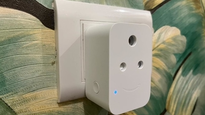The Amazon Smart Plug, just like Echo Flex, comes only in White colour variant and blends in any space you keep it in.