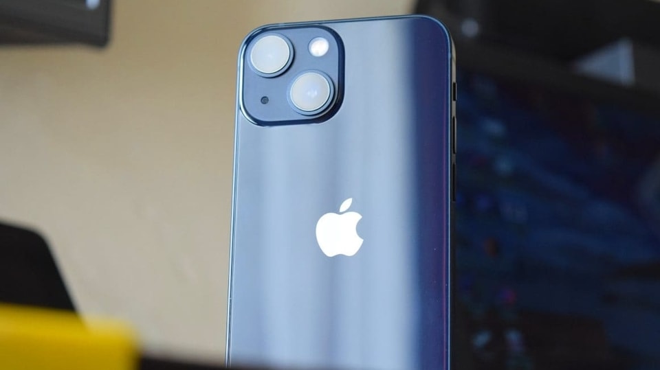 iPhone 13 Mini cameras: The iPhone 13 Mini makes the most out of the sensor-shift stabilization system.