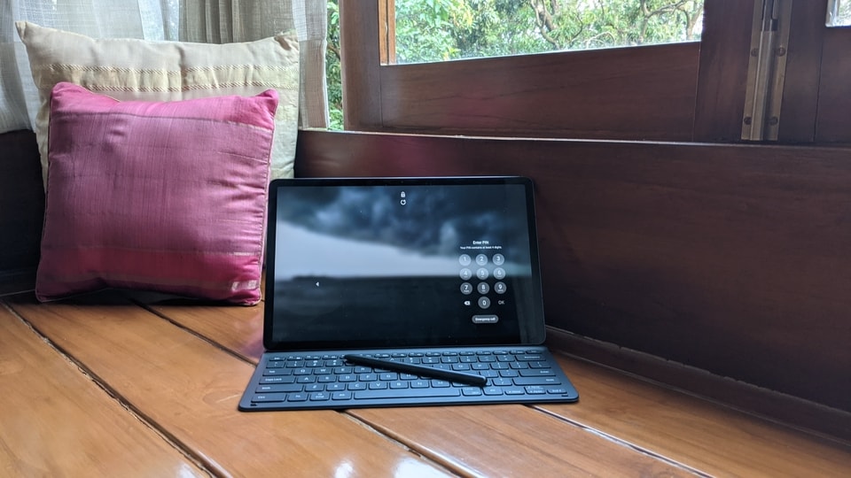 The Samsung Galaxy Tab S7 FE brings in some fan-favourite features from the Galaxy Tab S7+, including the large 12.4-inch display and the S-Pen. 