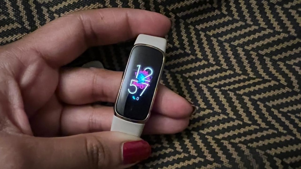 Fitbit Luxe review: Sleek and pretty, but basic otherwise