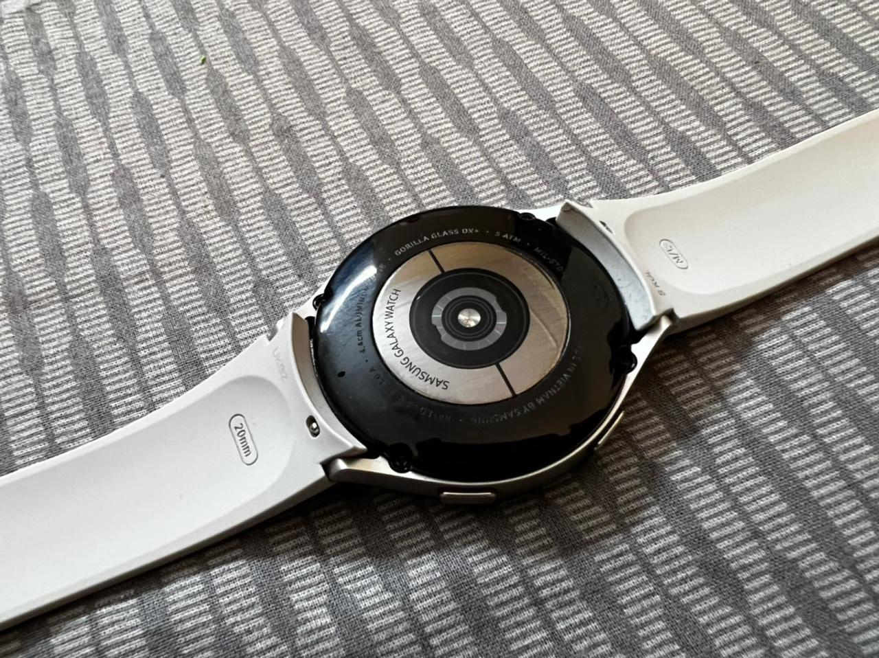 Avis aria watch hotsell 4