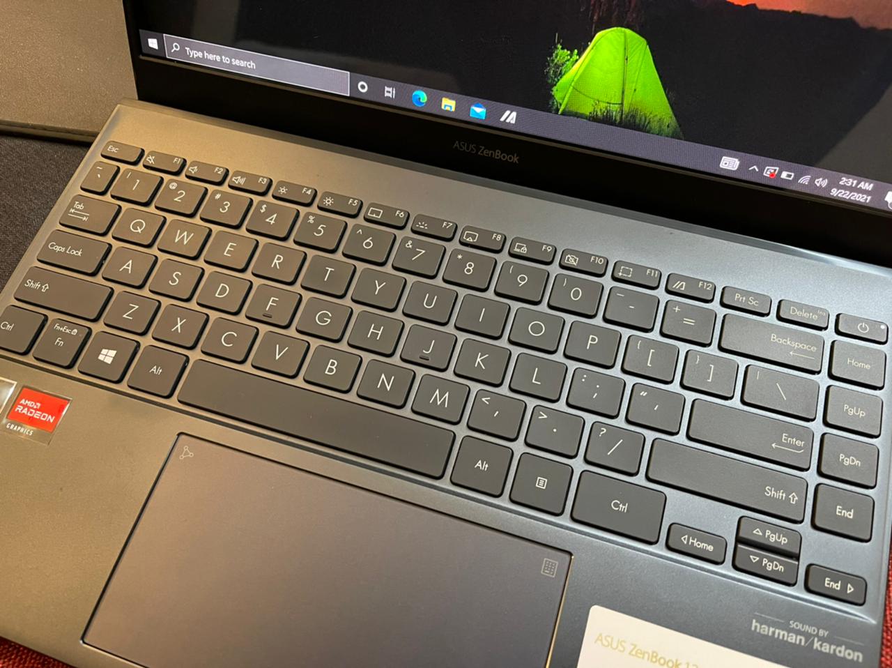 It comes with a backlit keyboard and Harman Kardon speakers. It comes with a backlit keyboard and Harman Kardon speakers.