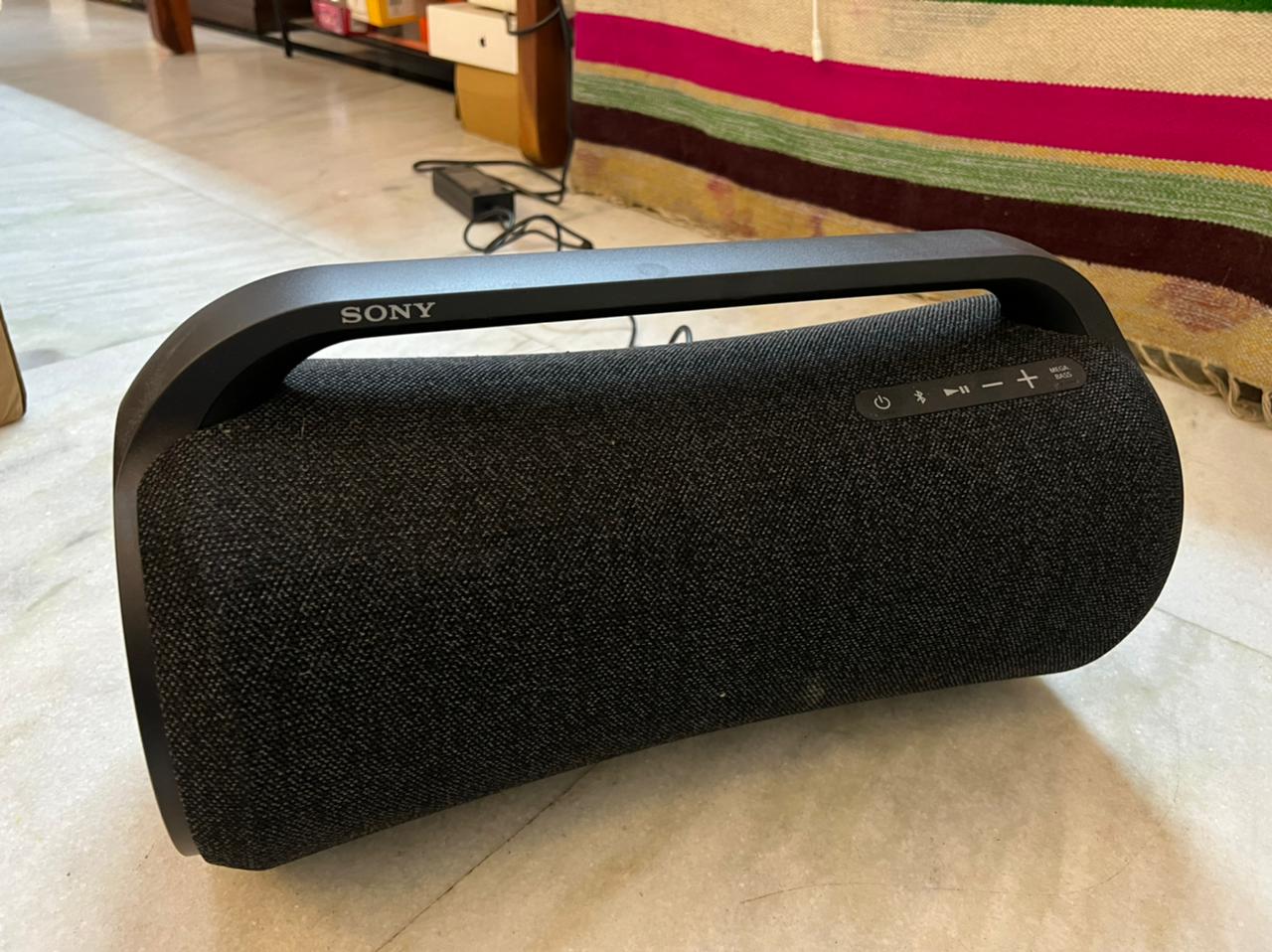The Sony SRS-XG500 portable wireless speaker offers 30 hours of battery life, while allowing users to quickly charge and use their devices on the go. Sony SRS-XG500