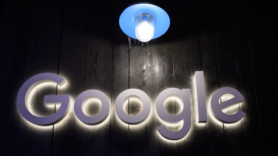 (FILES) In this file photo taken on January 21, 2020 a sign of Google is seen at Google's stand during the annual meeting of the World Economic Forum (WEF) in Davos. - Google's parent company Alphabet on October 26, 2021 beat quarterly earnings expectations, raking in $18.9 billion in profit as its online ad engine and cloud services thrived. (Photo by Fabrice COFFRINI / AFP)