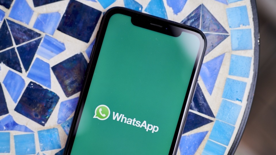 In case you missed the WhatsApp features updates, here are the top 4 - Web media editor, Link Previews, Sticker Suggestions and Payment Stickers.