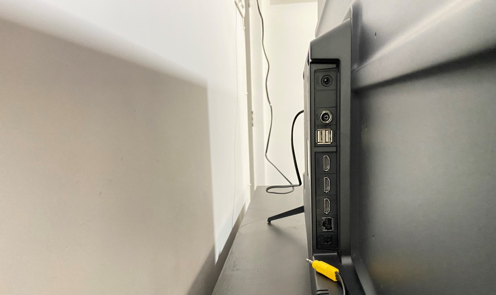 Realme Smart TV 4K Review: The smart TV comes with one HDMI port with ARC support, two more HDMI ports, and two USB ports.