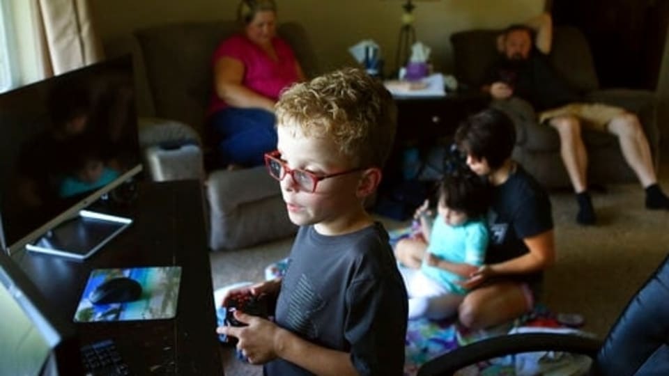 Are Roblox and Minecraft safe for kids? How to use video game filters -  Deseret News