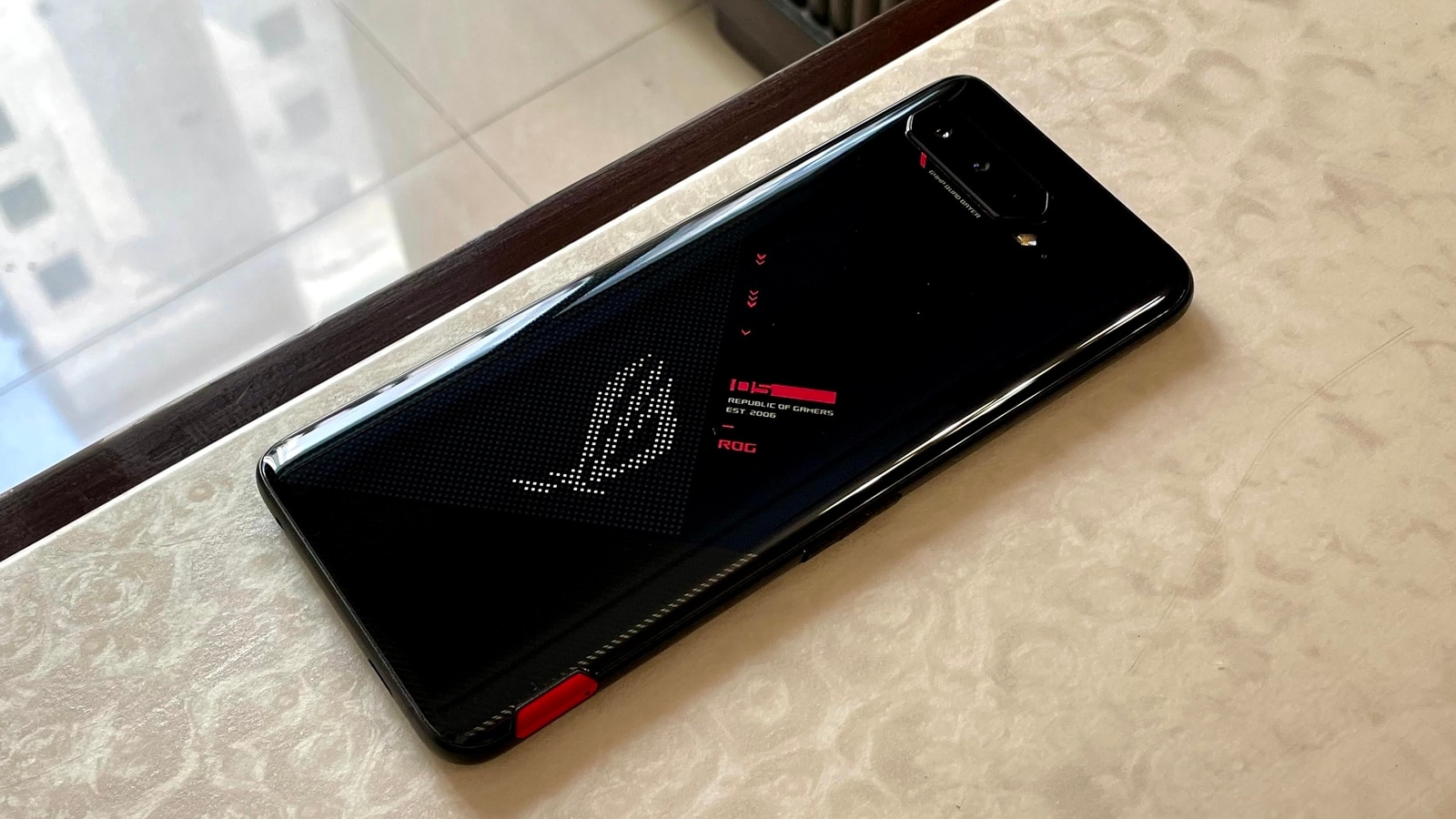 rog phone under 30000