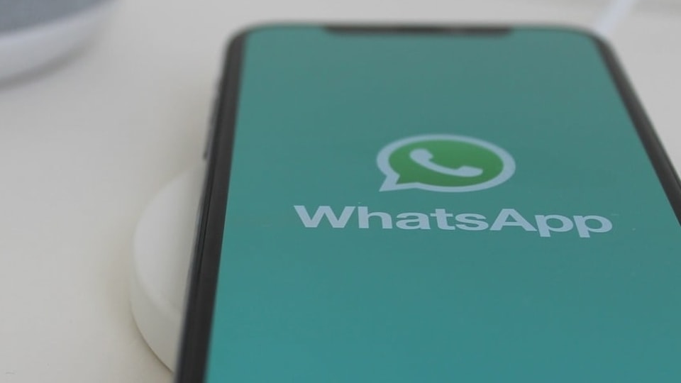 WhatsApp has released a new way to forward official sticker packs to your contacts and groups.