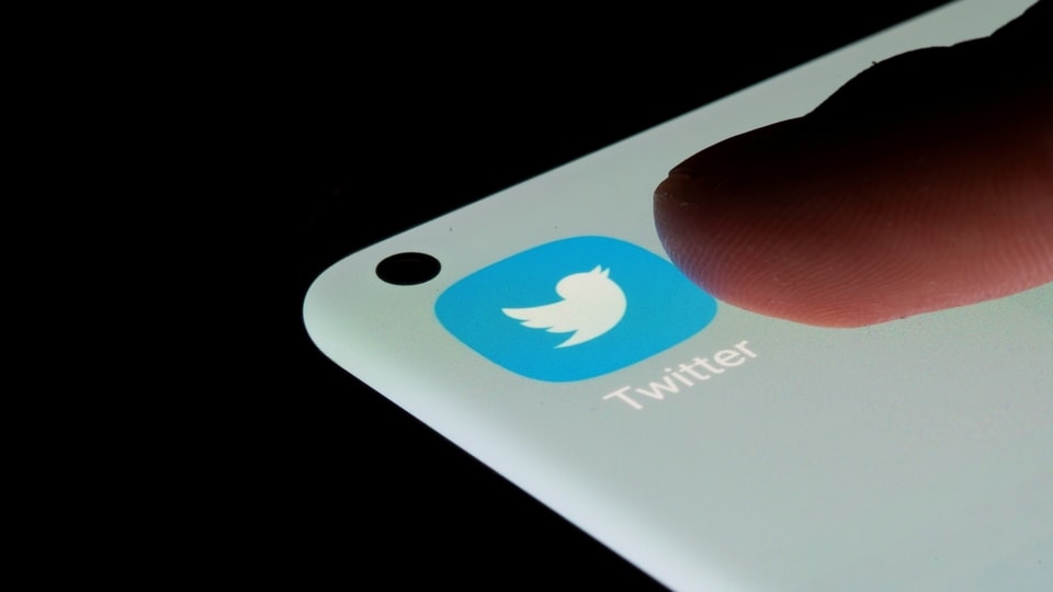 Twitter Voice Tweets on iOS under testing; check steps to tweet audio messages on Twitter.