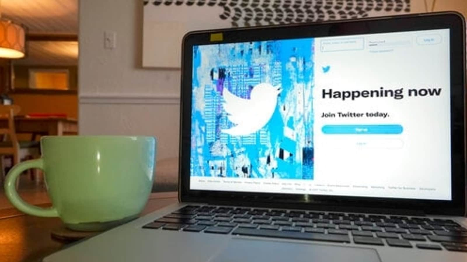 Twitter introduces new auto-generated video caption feature.