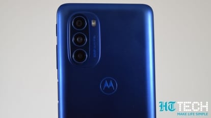 The Moto G51 5G priced at  <span class='webrupee'>₹</span>14,999 is offered in two colour options- Bright Silver and Indigo Blue.