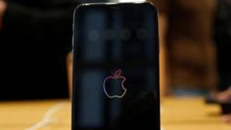 iPhone 12 price drop can shave off as much as Rs. 11,000 from retail price. Apple Day Sale to last on December 31.