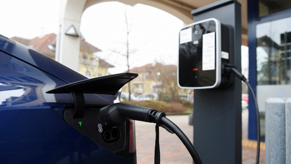 The charging plug of a Tesla electric car is pictured on a charging station at the market place in Gruenheide, near Berlin, Germany, December 28, 2021. REUTERS/Annegret Hilse