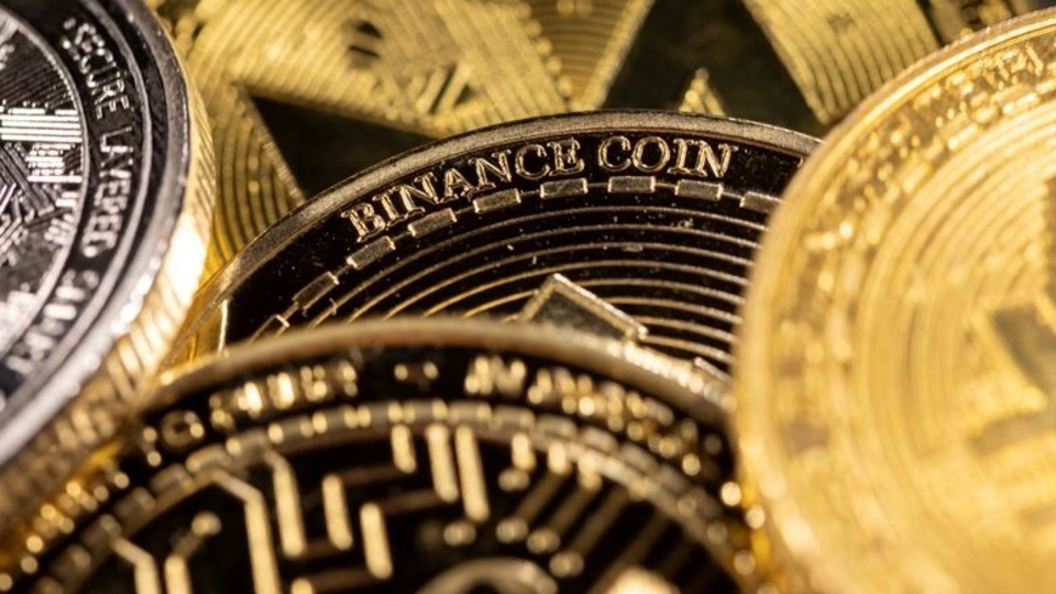 FILE PHOTO: Representation of cryptocurrency Binance Coin, the native token of the cryptocurrency exchange, is seen in this illustration taken November 29, 2021. REUTERS/Dado Ruvic/Illustration