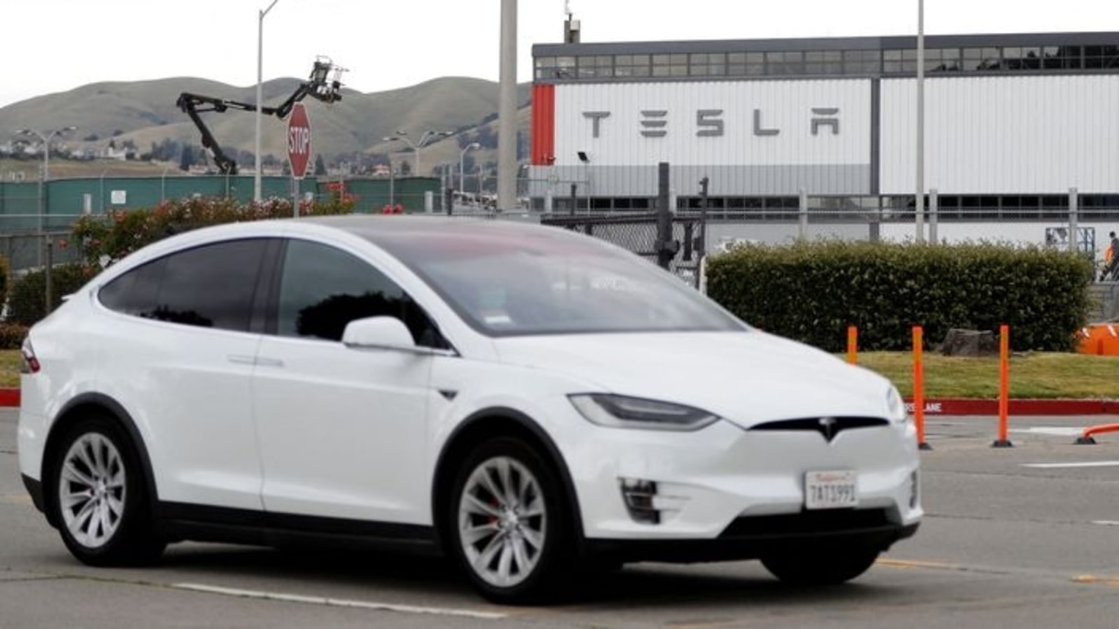 Big blow for Elon Musk? 25 Tesla cars HACKED, claims teenager; tweet goes viral Tech News
