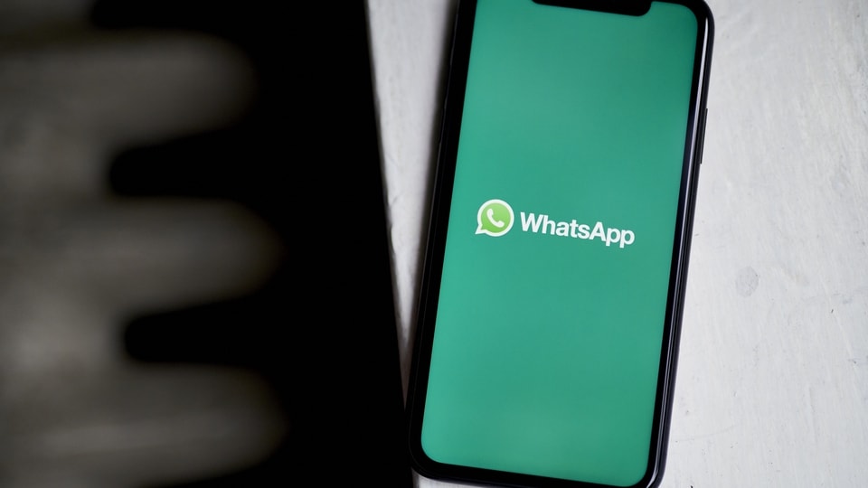 WhatsApp is working on 2 new pencils and a blur tool. Details here.