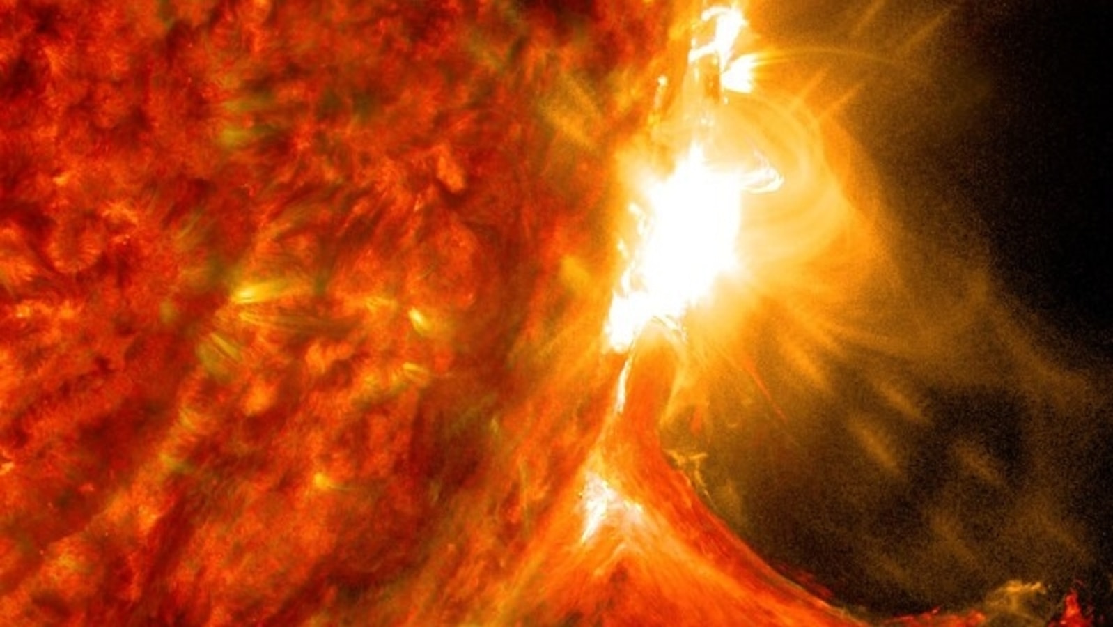 NASA captures powerful Solar Flare! Can DayBreakWeekly UK