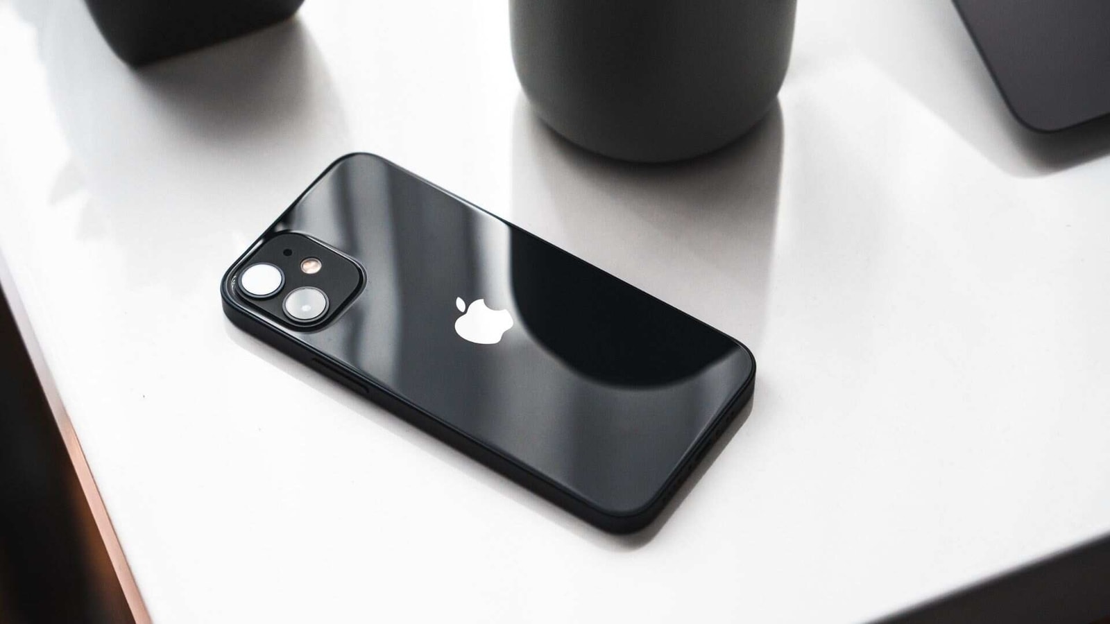 WhatsApp pause or resume voice messages feature is rolling out for iPhone users