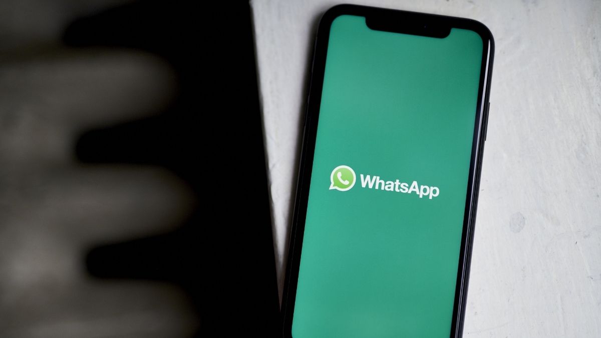 Besides Focus Mode, WhatsApp also updated its voice messages settings. This added a Pause button to voice messages, through which you can record a bit of it and pause in between to listen if you want to continue recording further or start it again. WhatsApp