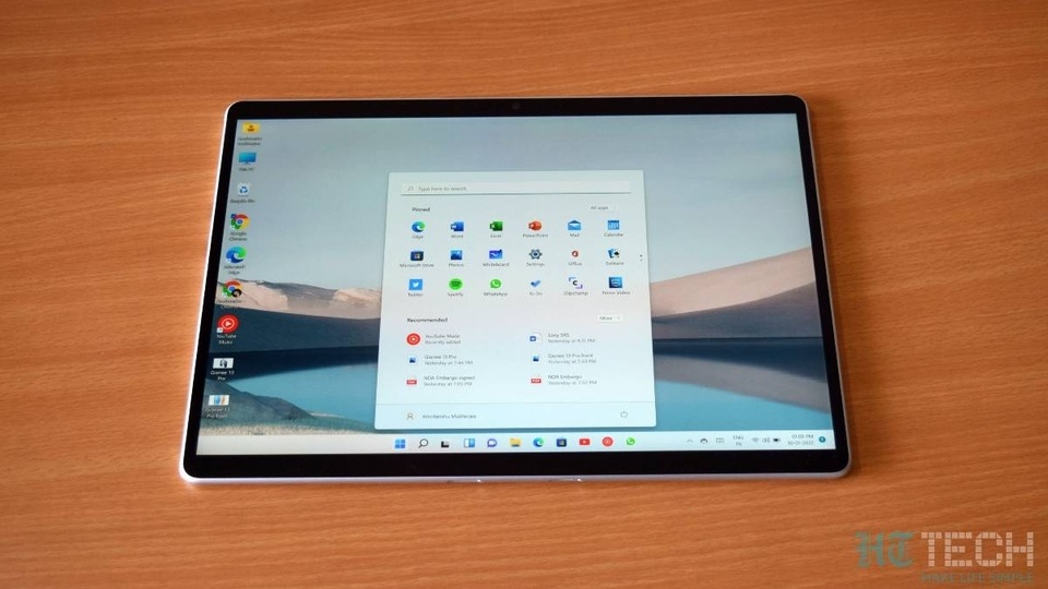 The Microsoft Surface Pro X features a 13.3-inch 2280 x 1080 pixel resolution display. It looks vibrant and lively but suffers with its limited 60Hz refresh rate.