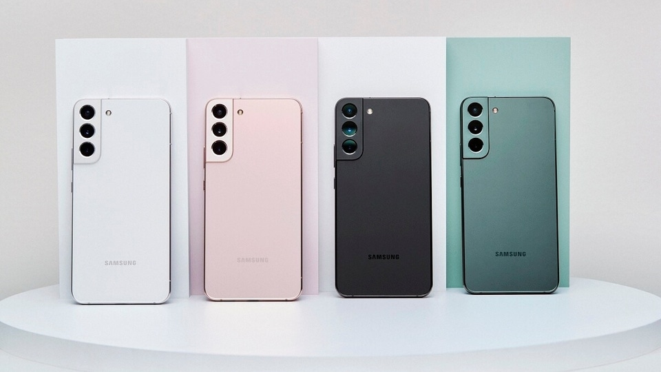 Samsung Galaxy S22 is available in four colour variants.