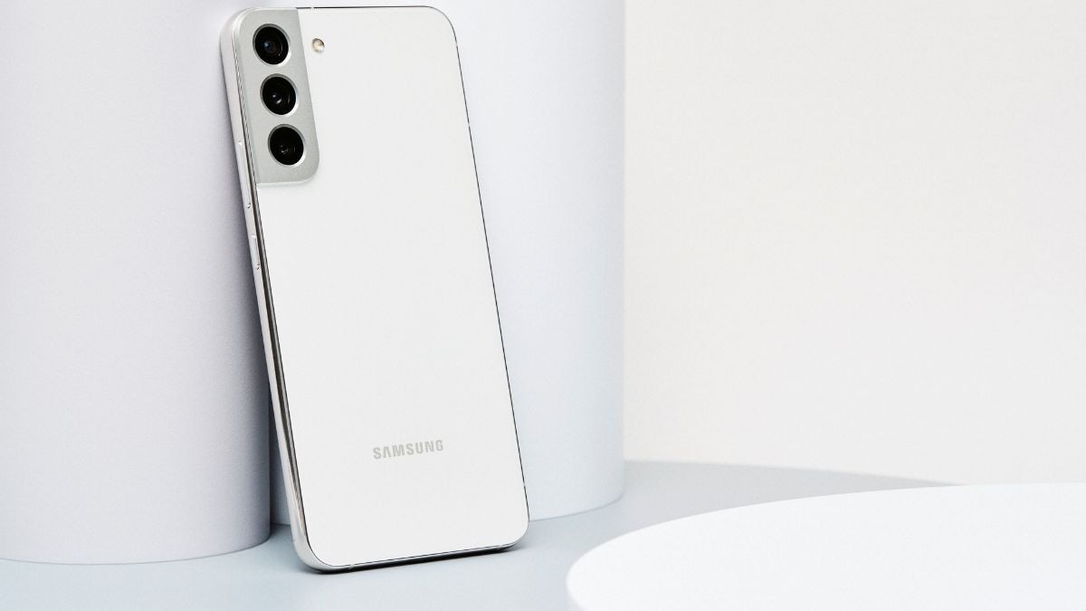 Galaxy S22 gets a triple camera system