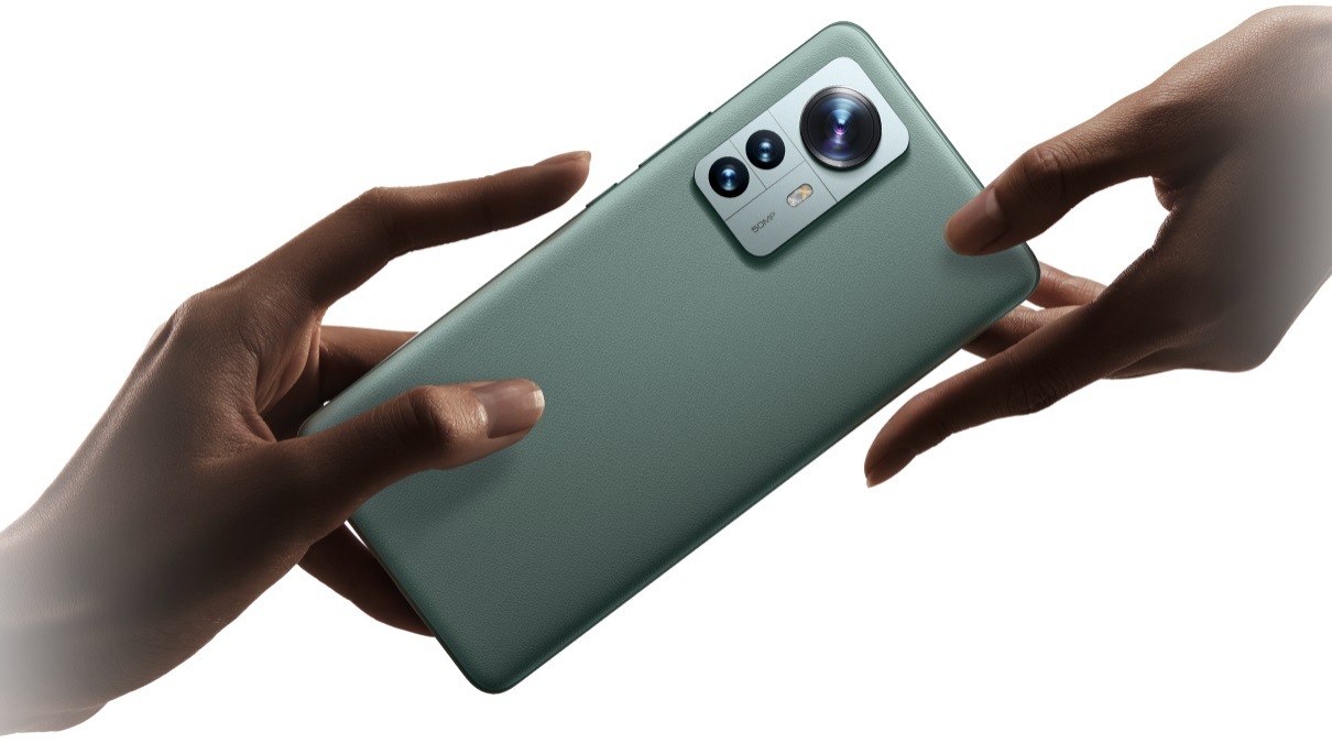 Xiaomi 12 Pro 5G price cut - The 8GB RAM and 256GB storage variant of Xiaomi 12 Pro 5G (couture blue colour) is available on Amazon for Rs. 62,999. If you purchase the Xiaomi 12 Pro 5G on exchange a further off of up to Rs. 16,050 can be availed. The bank offers being provided by the ecommerce company on the phone include Rs. 4500 instant discount on ICICI Bank Credit Cards and more. Xiaomi 12 Pro