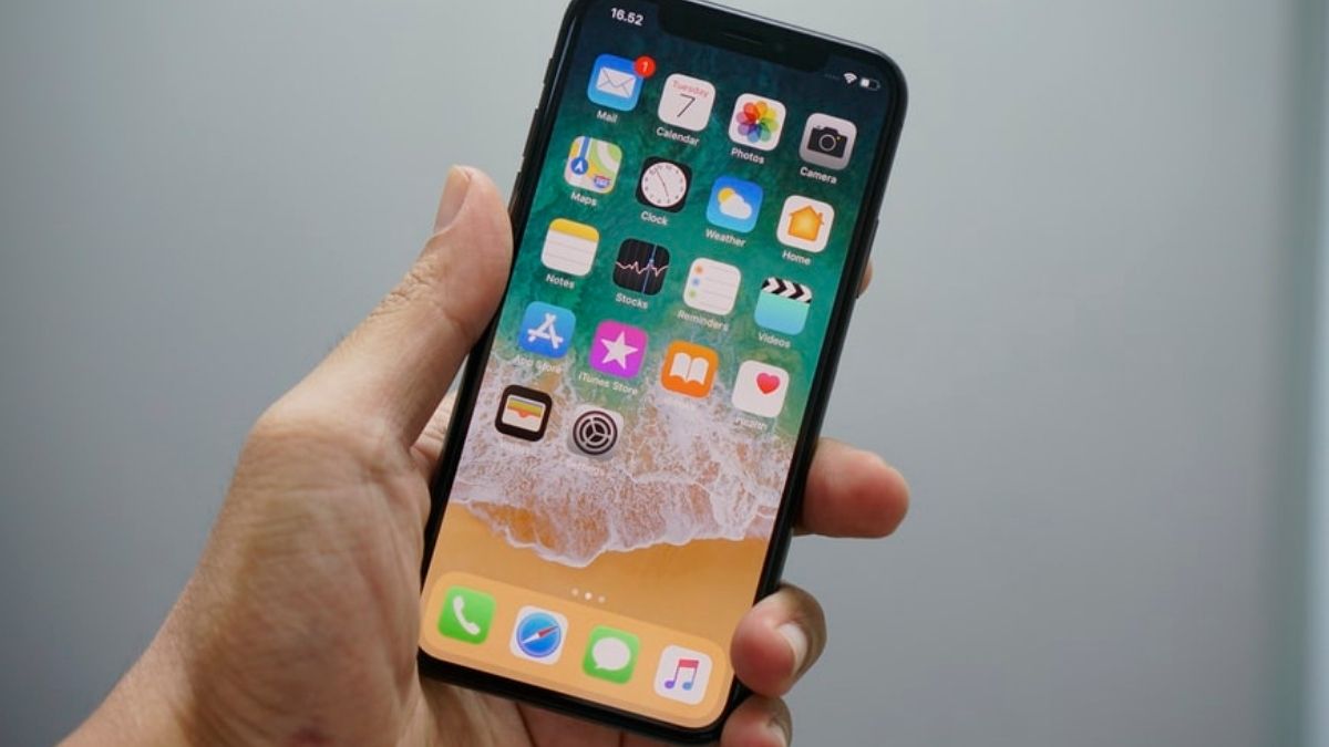 Today View Widget- The Today View widget shows you current information from your favorite apps at a glance—today's headlines, weather, calendar events, battery levels, and more. iPhone