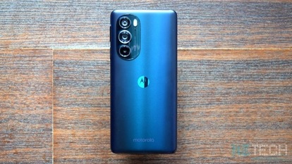 Motorola Edge 30 Pro: With a starting price of Rs. 44,999, the Motorola Edge 30 Pro comes with the Snapdragon 8 Gen 1 chipset. The phone also offers certain standout features such as a 144hz pOLED display, a 4800mAh battery with 68W wired charging and support for wireless charging, and a 50MP main camera along with a 50MP ultra wide camera. Motorola Edge 30 Pro