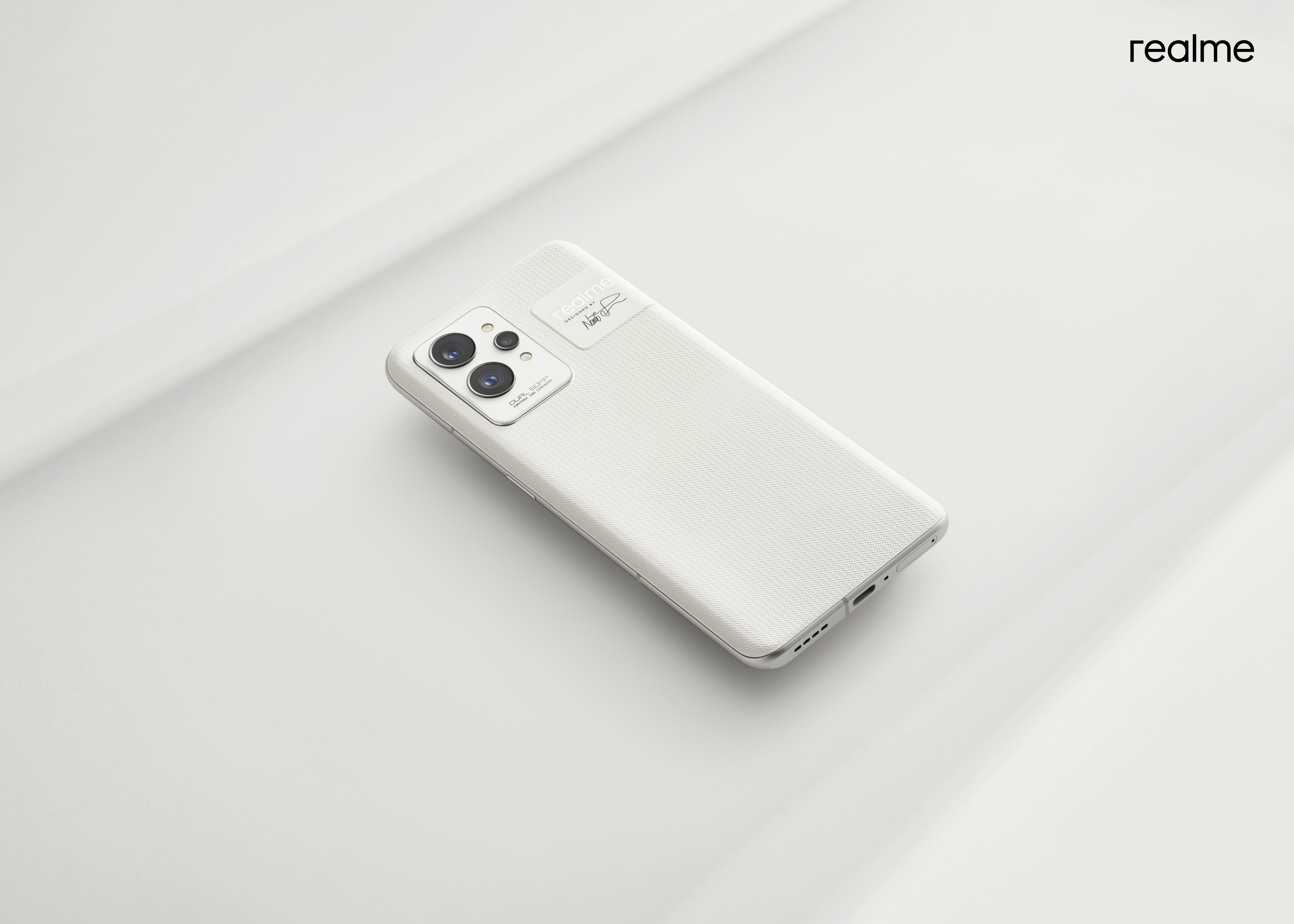 Both the devices are powered by different processors and are priced accordingly. The Snapdragon 8 Gen 1 powered Realme GT 2 Pro will be priced starting at euro 649, and the Snapdragon 888 powered Realme GT 2 will start at euro 449 in early-bird sales. Realme GT 2