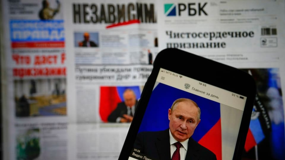 The app of the Russian government newspaper is displayed on an Apple iPhone screen showing President Vladimir Putin.