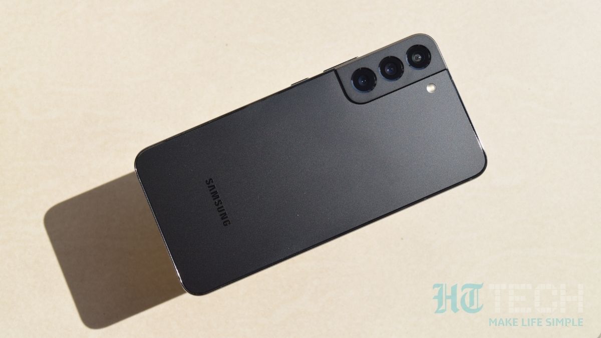 Price: Samsung Galaxy S22+ with 8GB RAM and 128 GB storage is priced at Rs. 84,999. While the other variant with 8GB RAM and 256GB storage is available for Rs. 88,999. Samsung Galaxy S22 with 8GB RAm and 128GB storage is priced at Rs. 72,999 and the 256Gb storage variant will cost Rs. 76,999. Samsung Galaxy S22+