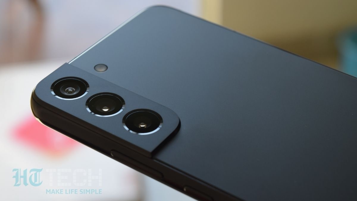 Camera: Both Galaxy S22 and S22+ comes with a 50MP main camera, 10MP telephoto-lens with 30X Space zoom, and 12MP ultra-wide lens. While the front camera is of 10MP. Samsung Galaxy S22+