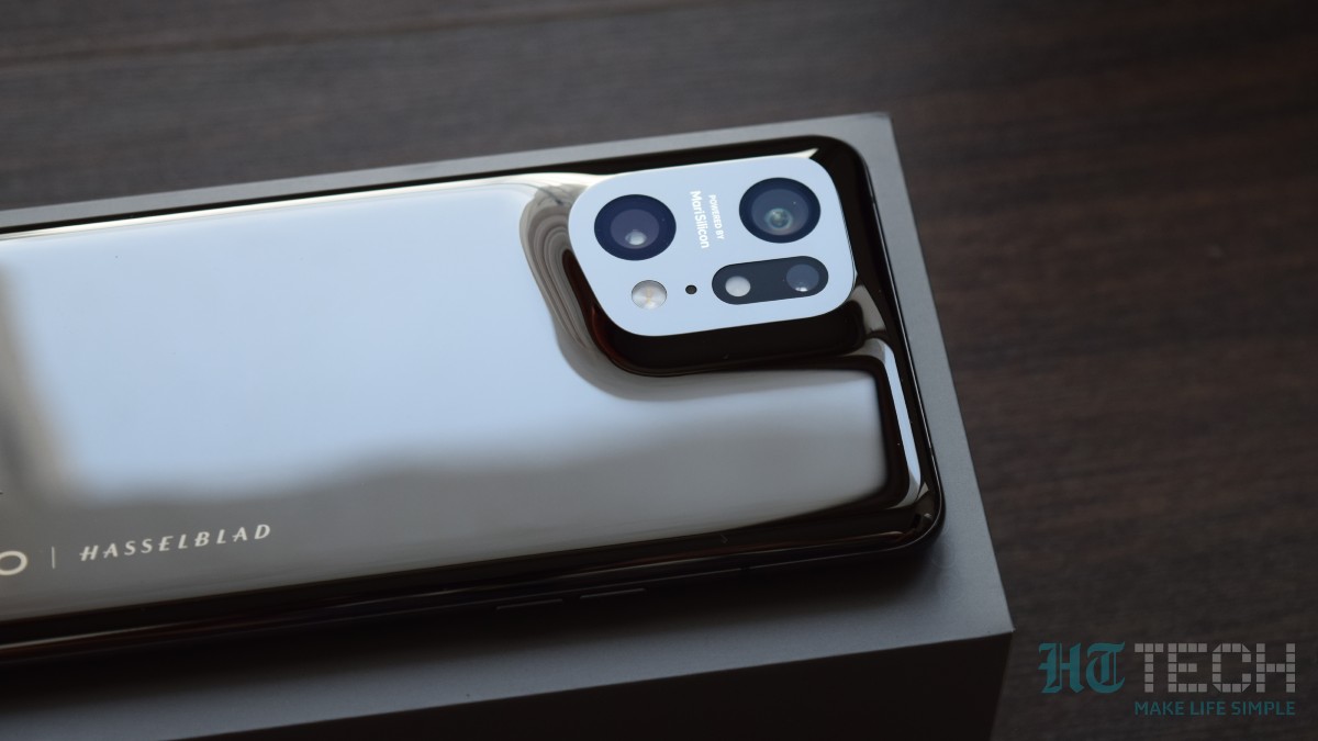 You get a 50MP main (Sony IMX766), a 50MP ultra-wide (Sony IMX766), and a 8MP 2X telephoto camera setup on the rear. The MariSilicon chip looks after image processing duties, especially for low light videos. Plus, the camera has been developed in collaboration with Hasselblad, hence you get certain Hasselblad features. Oppo Find X5 Pro