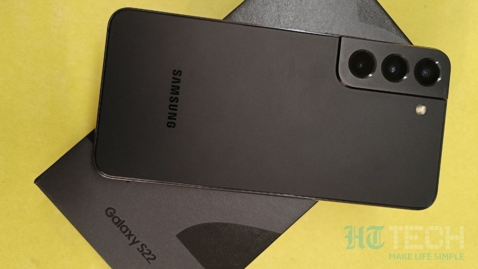 Samsung Galaxy S22 5G: Samsung Galaxy S22 5G - Feature-packed