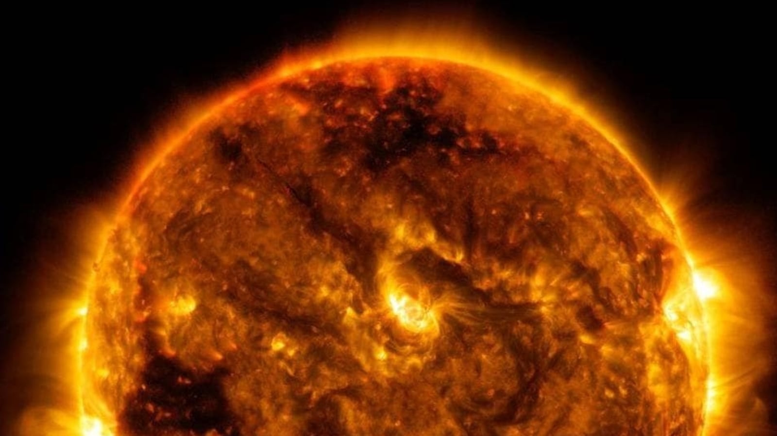 NASA: gigantesca tempesta solare colpisce la Terra.  Preparati a una strana macchia solare per scattare di più