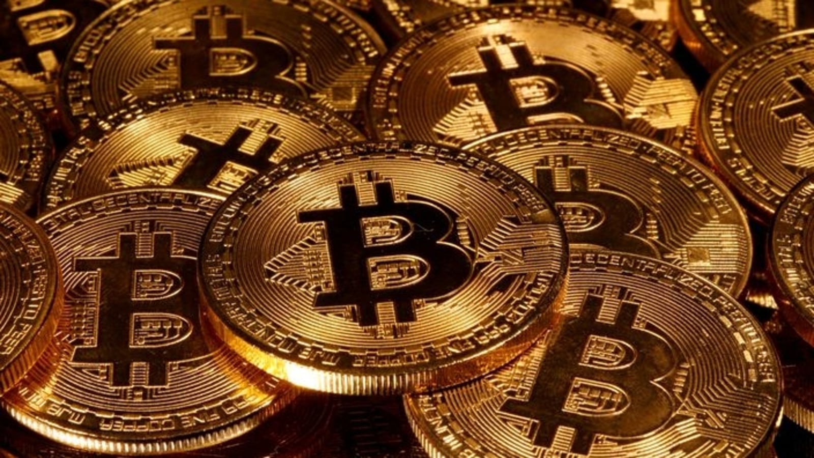 FILE PHOTO: Representations of virtual currency Bitcoin are seen in this picture illustration taken taken March 13, 2020. REUTERS/Dado Ruvic/Illustration/File Photo