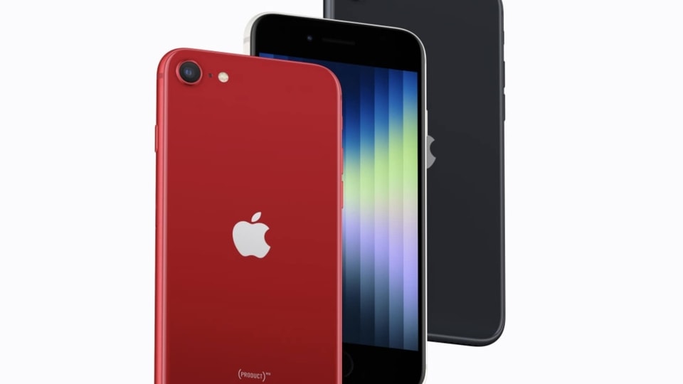 iPhone SE 3 is the very latest device from Apple. iPhone SE 3 price cut, for the 64GB variant, brings the cost down to Rs. 43,900. The price cut is available only with the exchange offer. You can get up to Rs. 13,000 off, if you exchange your old device.