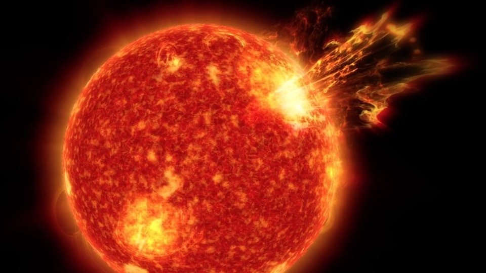 Strong solar flare sent blasting from Sun causing limited radio