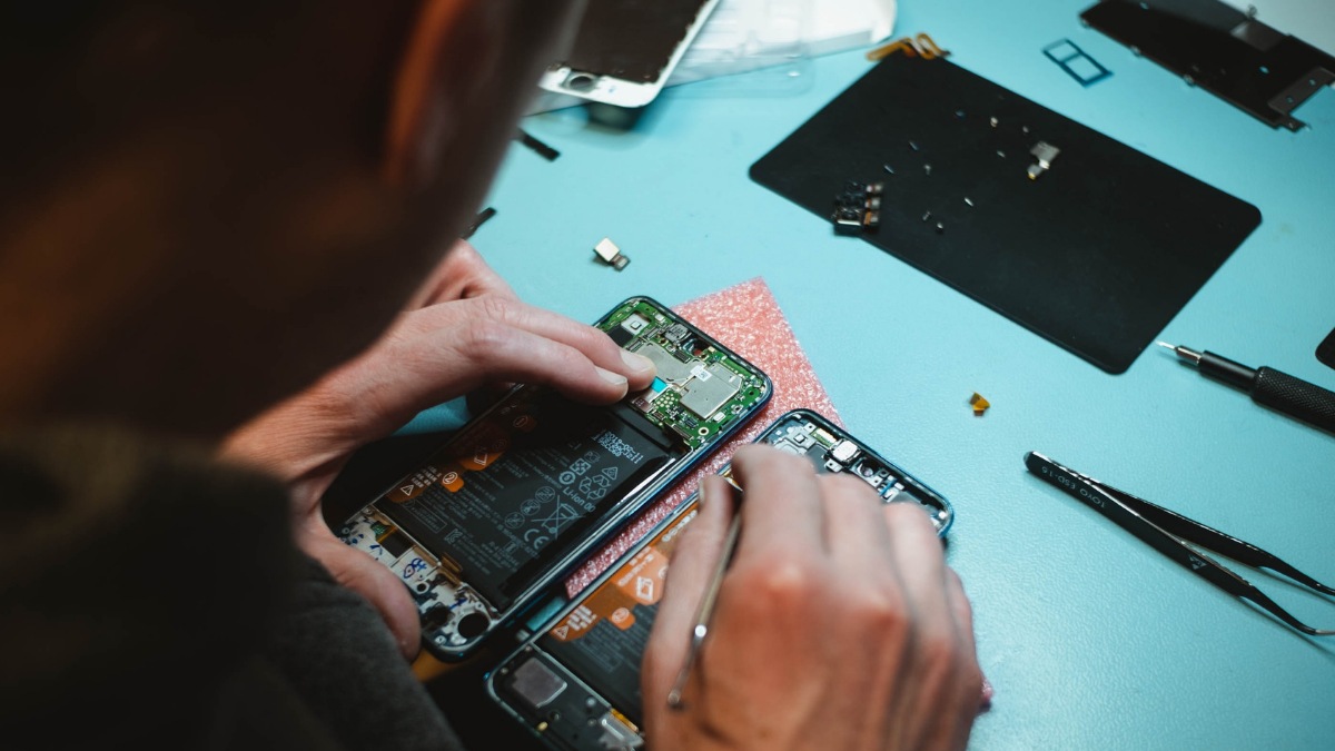 According to MacRumours, Apple will now start using the GSMA Device Registry database to check if an iPhone is marked as lost or stolen and if the database and the company’s internal systems show an iPhone reported as missing, the technicians will deny repairs. iPhone repair