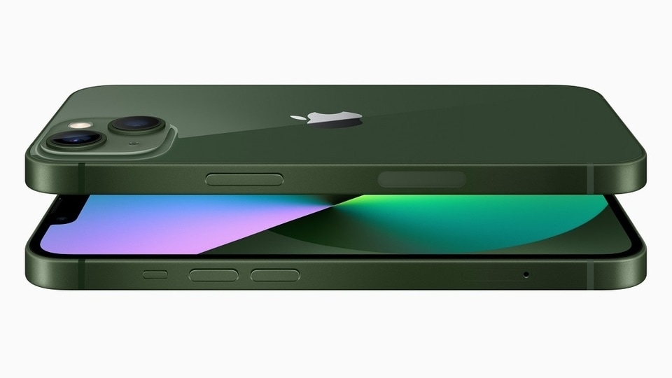 Vijay Sales- The iPhone 13 13 256GB variant is priced at Rs. 74,900, after an instant discount of nearly Rs. 6000. Therefore, the highest available variant of the iPhone 13 is available at a discounted price of Rs. 74,900. Buyers can even check the exchange offer depending on your phone model and its working condition to get the iPhone 13 even cheaper.