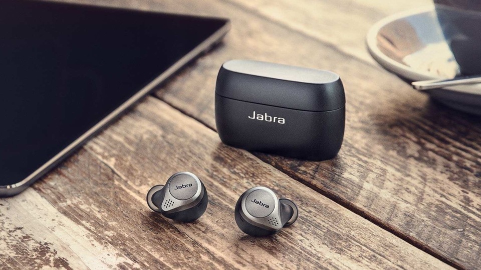 Jabra Elite 75t Bluetooth Truly Wireless In-Ear Earbuds – The Jabra Elite 75t TWS earbuds come with 4-Mic call technology for superior call quality even in noisy and windy environments. The earbuds offer more than 7.5 hours of battery. They have IP55 rated protection and are priced at Rs. 4,899 Jabra Elite 75t