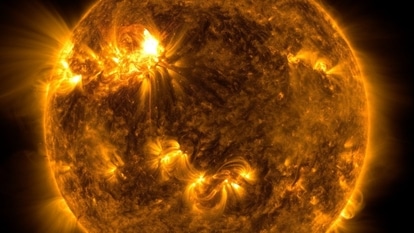NASA captures Sun emitting solar flare on April 20,2022.