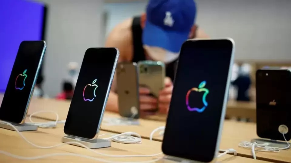 One of the features the iPhone 14 series is likely to come with is satellite connectivity. Apple initially wanted to include this feature in the iPhone 13 lineup, but now it may well come with the iPhone 14 lineup.