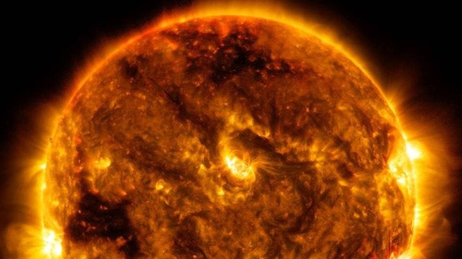 Фото солнца из космоса в высоком качестве в натуральном цвете