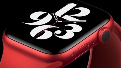According to MacWorld, the complaints regarding the blank display in Apple Watch Series 6 smartwatches started popping up last year. While Apple has admitted to the fault, the company is also stressing on the fact that a very small number of smartwatches have been affected. Apple Watch
