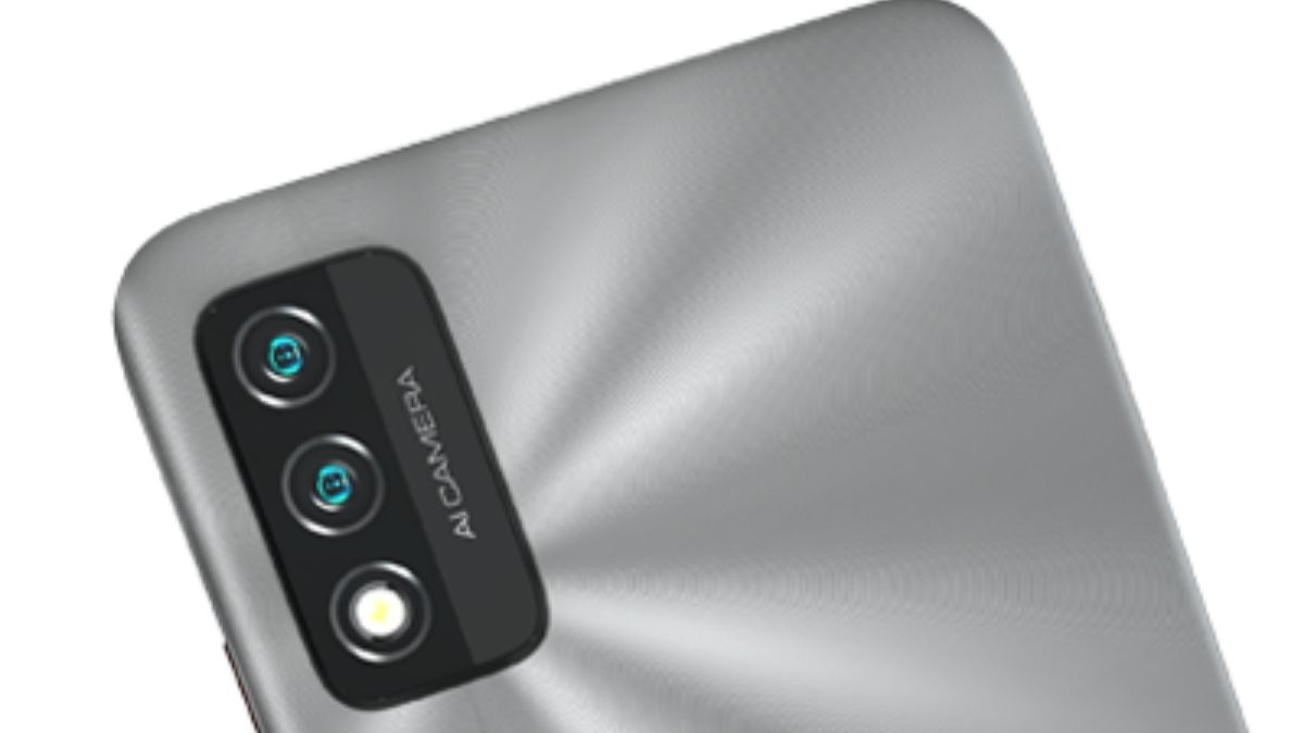 The Micromax IN 2c has a dual camera setup with an 8MP main camera and a 2MP camera for portrait camera. The smartphone has a 5MP front camera for selfies and video calls. Micromax