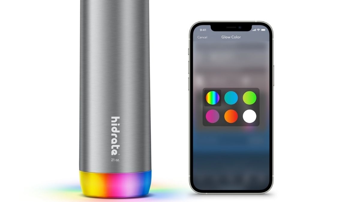 The more premium version, the HidrateSpark Pro STEEL comes in two colours, which are Silver and Black. The bottle has an LED sensor at the bottom for sensing the water intake and alerts the Apple Health app via Bluetooth. Hidratespark