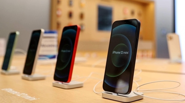 Flipkart is offering discounts and other offers on iPhone 12, iPhone 12 mini, iPhone 13, and iPhone 13 mini.